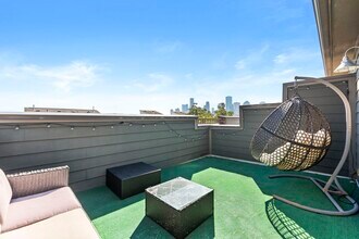 Building Photo - 1925 Shearn St