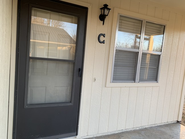 902C SE H - 902 SE H St