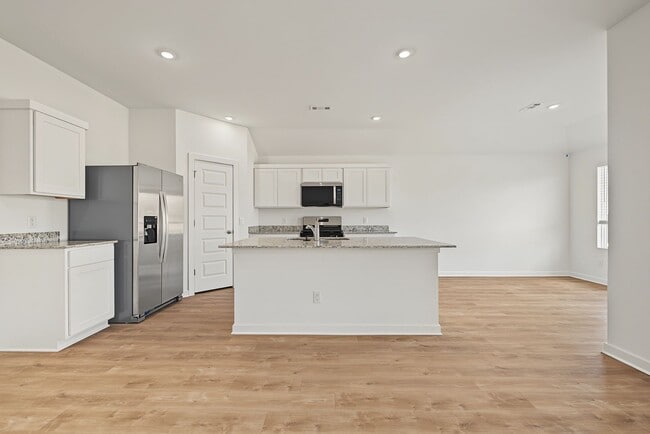 Building Photo - 581 Riggs St