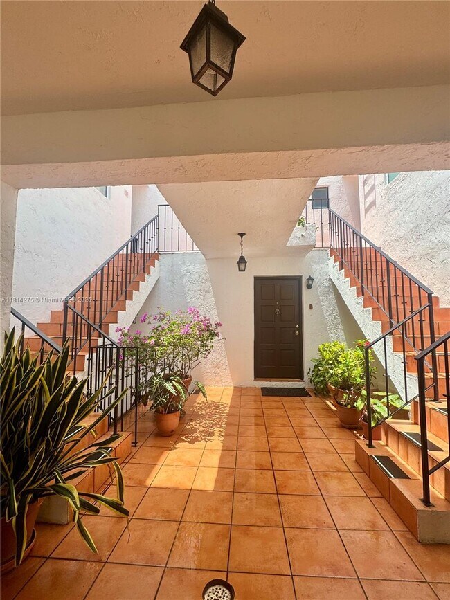 Foto del edificio - 437 Santander Ave