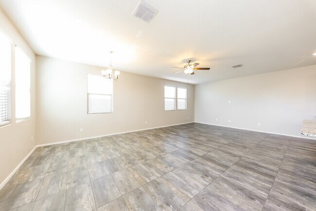 Foto del edificio - 16667 W Sierra St