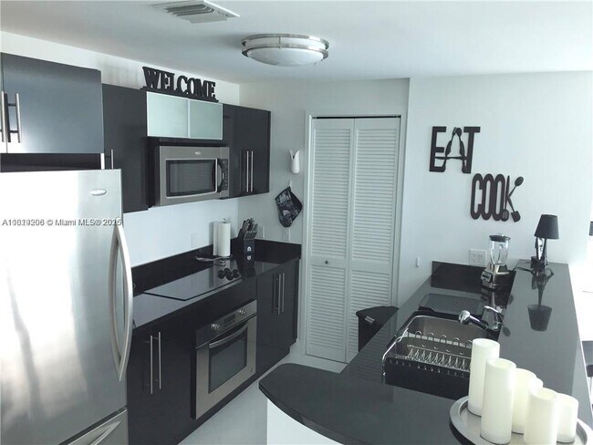 Building Photo - 300 S Biscayne Blvd