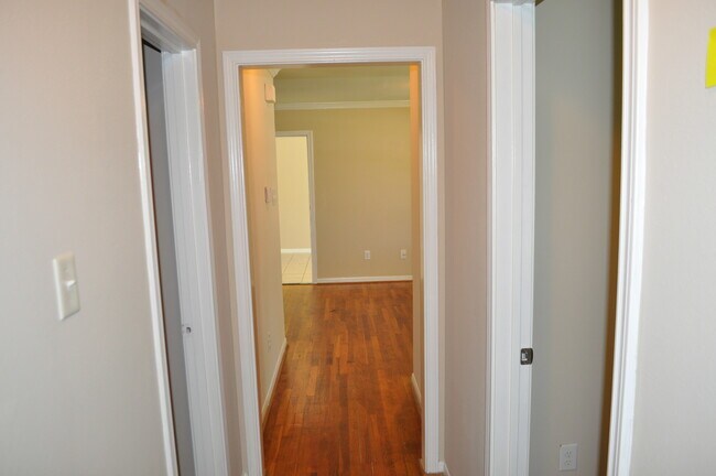 Building Photo - 10214 Chesterfield Drive