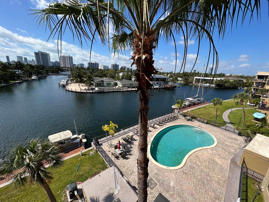 Primary Photo - 301 Golden Isles Dr