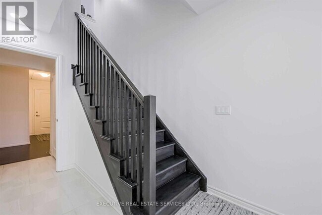 Building Photo - 50 Edinburgh Dr