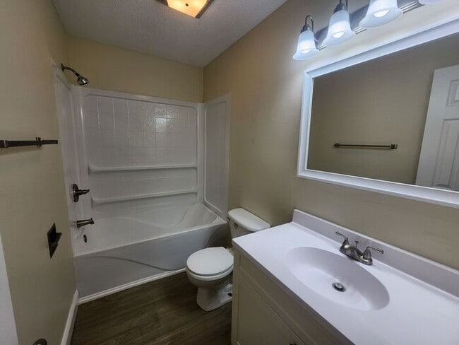 Foto del edificio - Updated-Pets Welcome-Pay Electric ONLY!