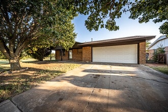 Building Photo - 5011 SE Avalon Ave