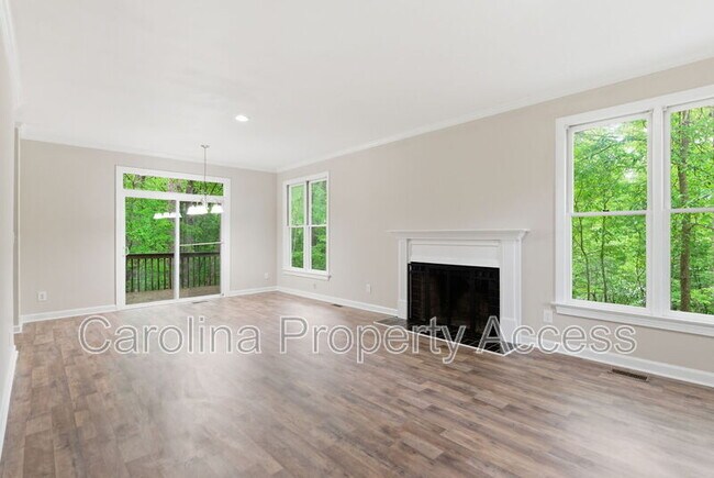 Building Photo - 102 Markham Dr