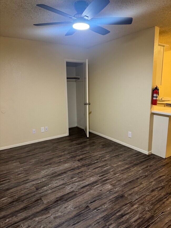 Foto del edificio - Windmill Park Apartment Homes