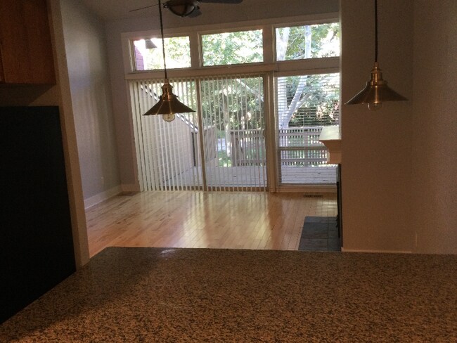 Foto del edificio - 745 E Warm Springs Ave