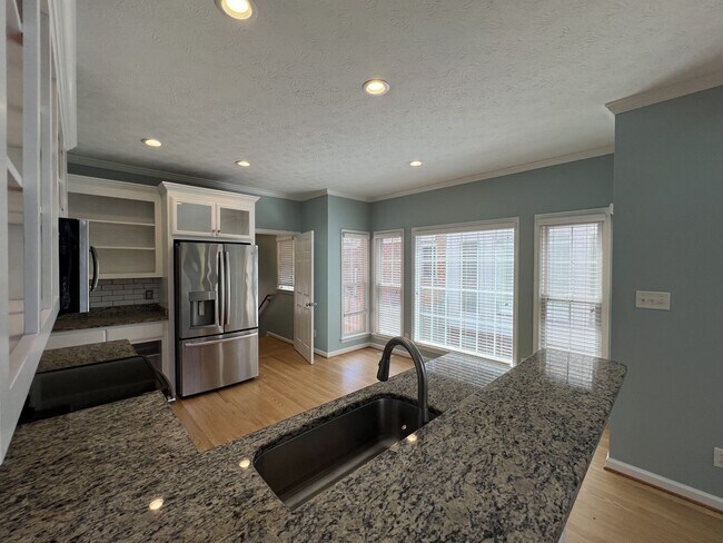 Building Photo - Beautiful Port Warwick Townhome.