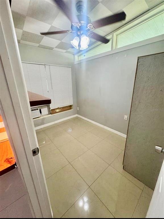 Foto del edificio - 947 Pinedale Ave