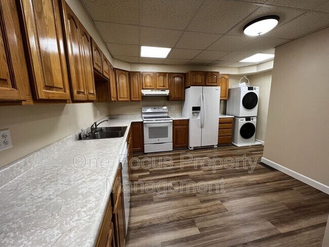 Building Photo - 1618 Riverside Dr