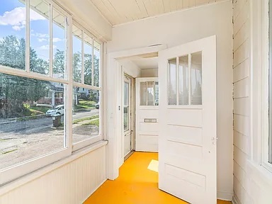 Porch view into entrance - 922 N 14th Ave E