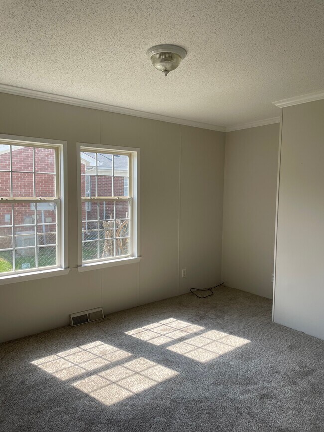 Building Photo - 451 Elmira St