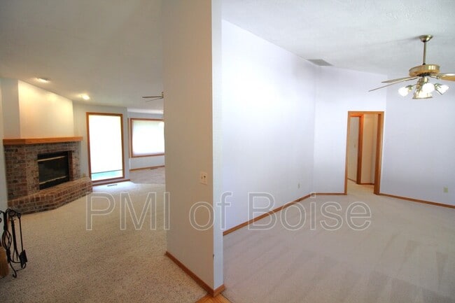 Building Photo - 4022 S Iriondo Way