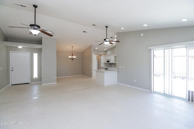 Foto del edificio - 8008 W Tuckey Ln