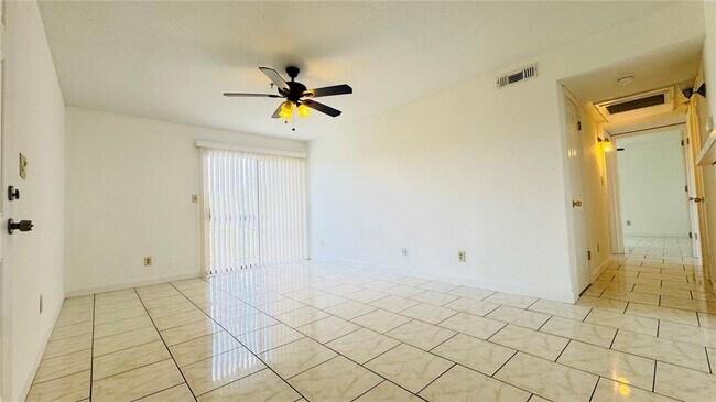 Foto del edificio - 2915 Winkler Ave