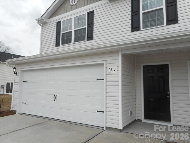 Building Photo - 2219 Latimer Ln