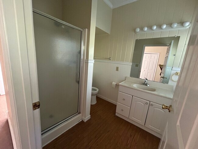 Foto del edificio - 409 E Barnard St