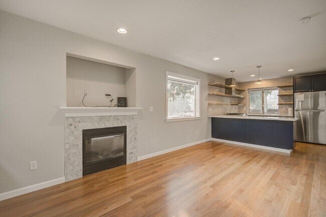 Building Photo - 308 20th Ave S