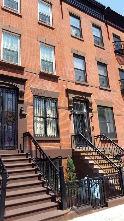Front of House - 157 E 121st St