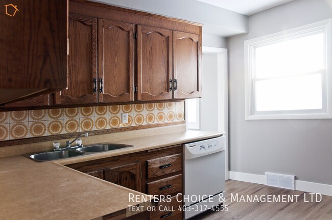 Photo du bâtiment - Pet Friendly Suite with Driveway Parking & Private Laundry