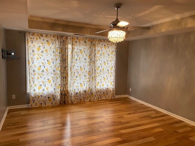 Foto del edificio - PRICE IMPROVEMENT**Move in with NO SECURITY DEPOSIT**46 Fairway Drive - 5BDRM, 4BA Over 5400SF in...