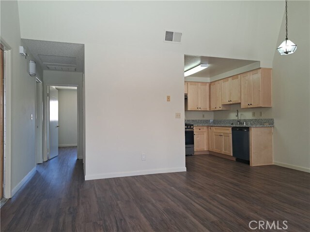 Building Photo - 7097 Trask Ave