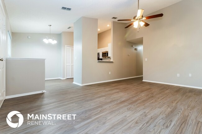 Foto del edificio - 10927 Livingston Dr
