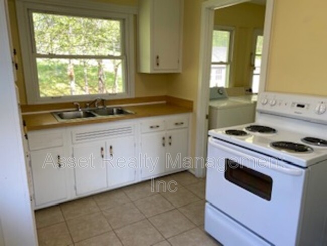 Building Photo - 150 Outer Dr