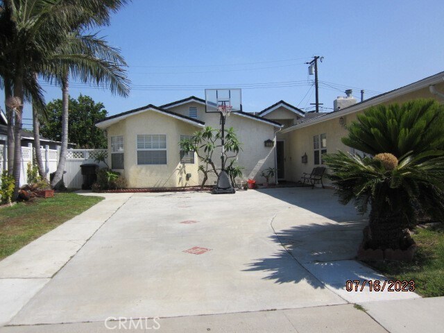 Foto del edificio - 6531 Bishop Dr