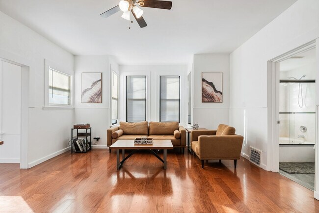 Foto del edificio - 3532 Greenwood Blvd