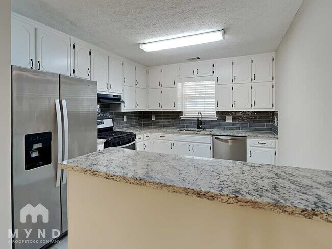 Foto del edificio - 134 Oak Cir S