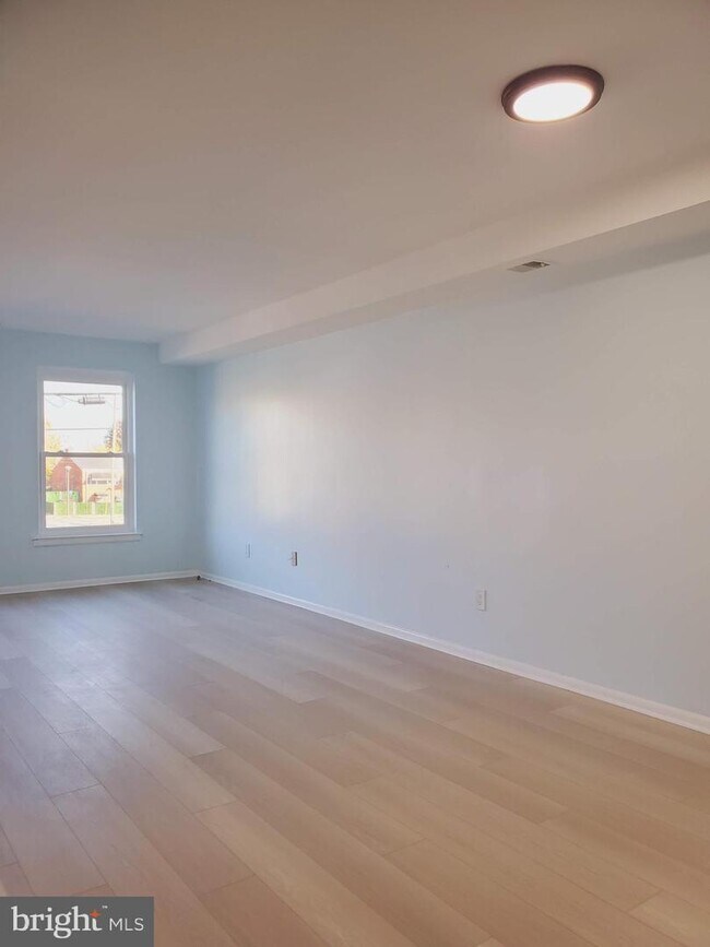 Building Photo - 2702 Island Ave