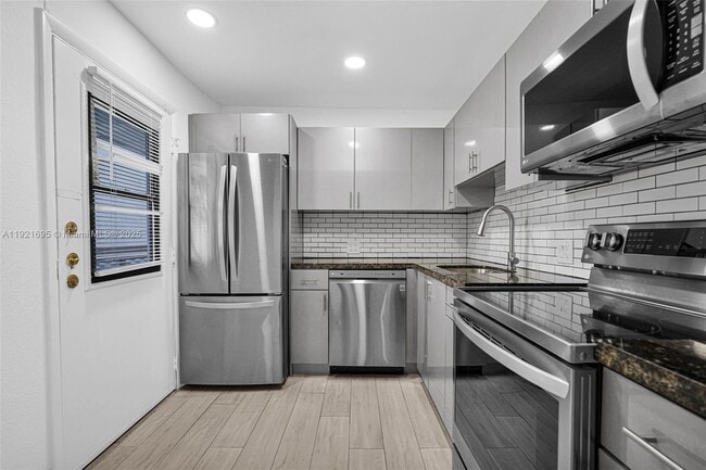 Foto del edificio - 3401 N Country Club Dr