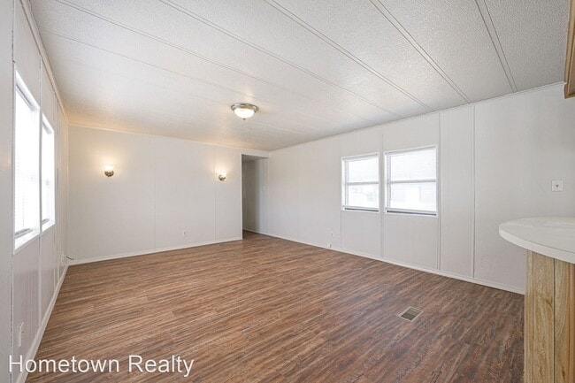 Building Photo - 2 br, 1 bath House - 2212 E Pleasantview L...