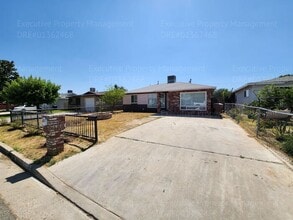 Building Photo - 420 Larry St