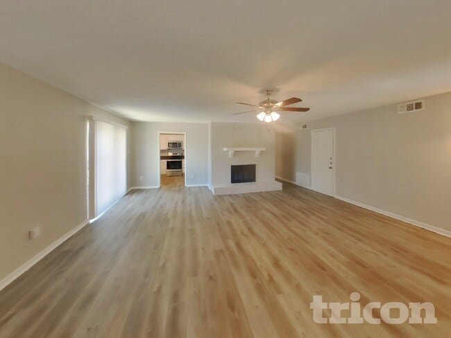 Building Photo - 1210 Green Hill Dr