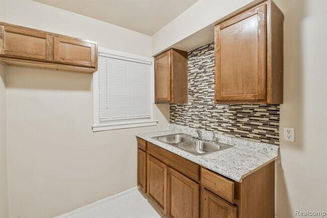 Foto del edificio - 18401 Freeland St