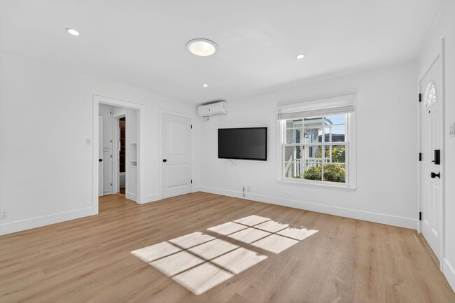 Building Photo - 6009 W 85th Pl