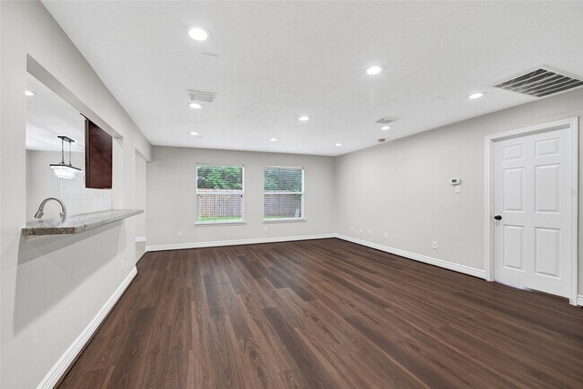 Foto del edificio - 5914 Shadow Creek Ct