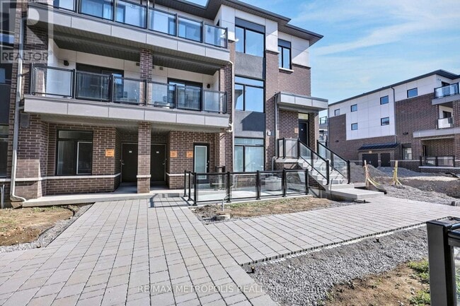 Building Photo - 1695 Dersan St