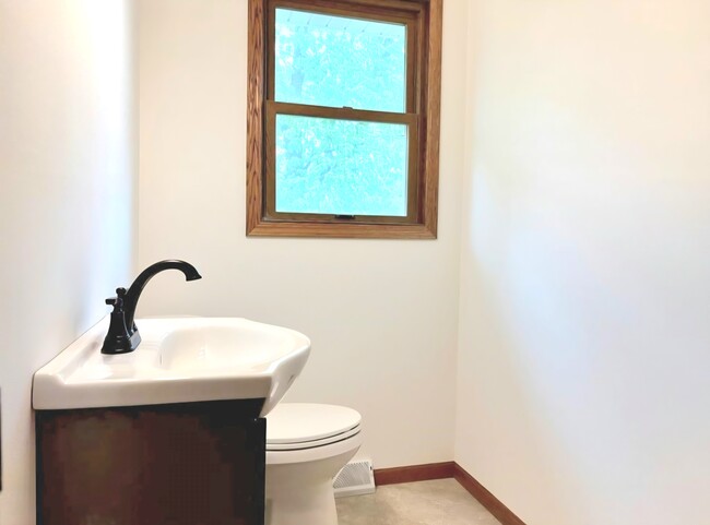 Foto del edificio - 227526 Partridge Ave