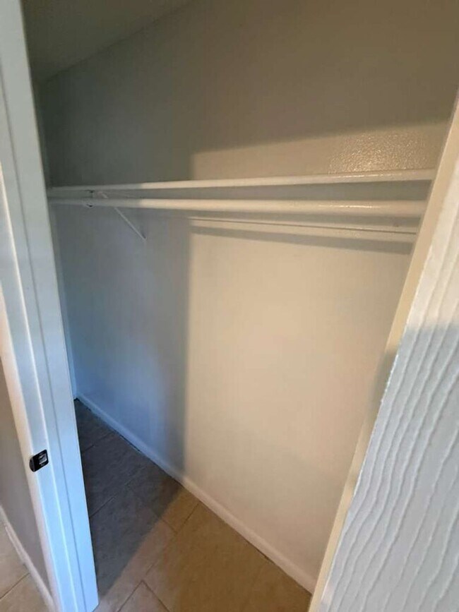 Building Photo - Remodeled & Upgraded Beautiful 2/1.5!! Apply for FREE This Holiday Season!