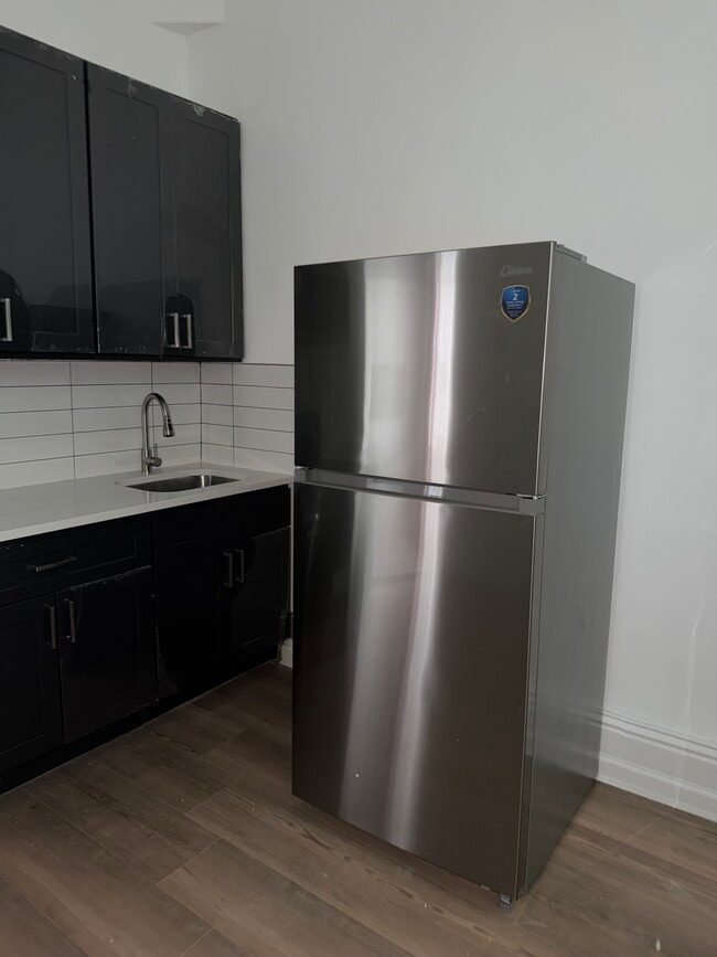Photo - 124 W College St Apartment