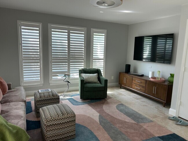 Foto del edificio - 1050 Crystal Way