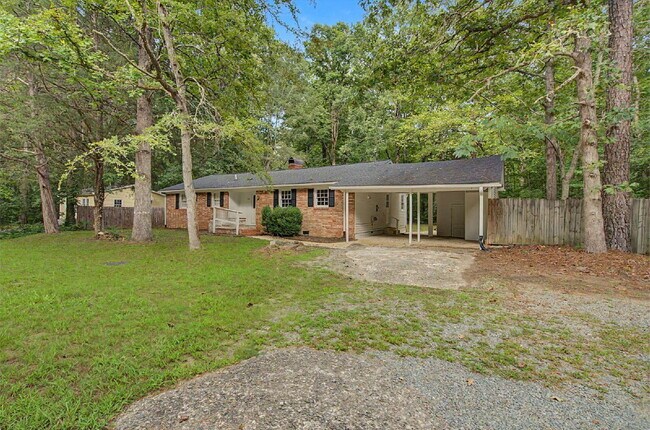 Building Photo - Ranch Home on Private lot in Chapel Hill
