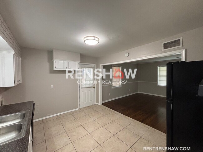 Building Photo - 3238 Kenland Dr