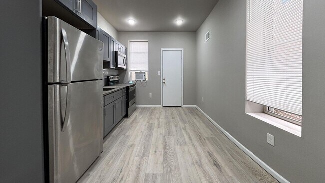 Foto del edificio - Modern 3-Bedroom Rental with Stainless Steel Appliances,